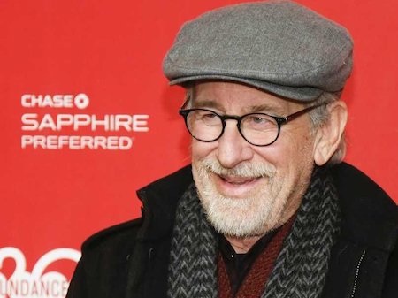 Những ngôi sao từng nhiều lần vấp ngã trước khi nổi tiếng - 3 Steven Spielberg từng đăng ký tới ba lần vào trường điện ảnh của UCLA (Đại học California tại Los Angeles) và trường điện ảnh truyền hình của USC (Đại học Nam California) nhưng đều không được nhận vì chỉ tốt nghiệp cấp ba với điểm trung bình loại C. Bất chấp những khó khăn này, Steven Spielberg vẫn vươn lên trở thành một đạo diễn lừng danh với 3 giải Oscar, 4 giải Emmy và “cầm trịch” 27 bộ phim với doanh thu vượt mốc 9 tỉ đô la Mỹ.