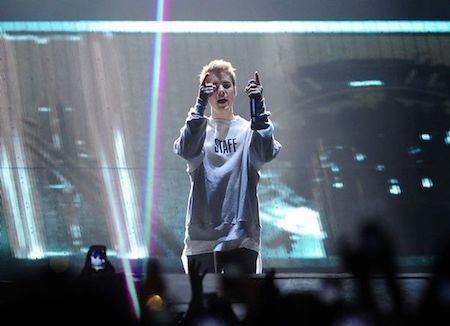 Justin Bieber ân hận vì hành xử thiếu chuyên nghiệp trên sân khấu - 3 Nam ca sĩ chỉ muốn được là chính mình trên sân khấu