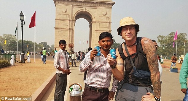 Marshal nói rằng anh xin đi nhờ xe với tất cả mọi thành phần người dân mình gặp trên đường, từ thẩm phán tòa án tối cao, đến người bị kết án, một người mẹ đưa con đến trường hoặc với một gia đình đang đi nghỉ mát.