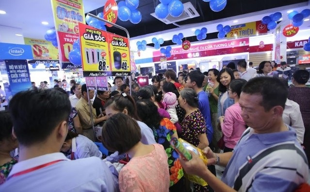Tháng khuyến mại, liên tiếp khai trương mở rộng siêu thị điện máy - 3 Gian hàng giá sốc thu hút khách hàng mua sắm