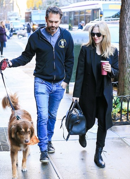 Sao phim “Những người khốn khổ” rạng rỡ khoe bụng bầu - 3 Amanda Seyfried và vị hôn phu Thomas Sadoski sắp đón con đầu lòng
