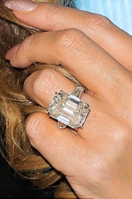 Bật mí từ A đến Z về thế giới điên cuồng của Mariah Carey - 3 Mariah Carey đã được tặng nhẫn đính hôn trị giá 8 triệu bảng Anh