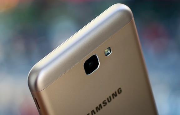 Khám phá “đối thủ đáng gờm” phân khúc 4 triệu Galaxy J5 Prime - 3 Khám phá “đối thủ đáng gờm” phân khúc 4 triệu Galaxy J5 Prime - 3