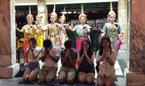 Người Việt đón Noel ở Bangkok - 4 Người Việt đón Noel ở Bangkok - 4