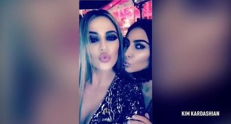 Lộ diện vào đêm Giáng sinh, cô Kim “siêu vòng 3” bị nghi sửa mũi - 3 … có hình dáng khá bất thường