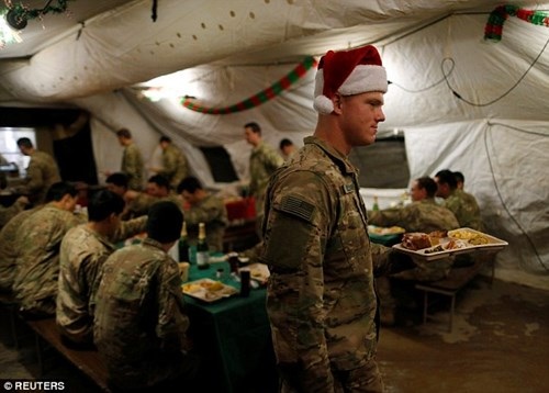 "Ông già Noel" lái chiến đấu cơ không kích IS - 4 Liên quân do Mỹ đứng đầu đang hỗ trợ Iraq và Syria trong cuộc chiến chống IS.