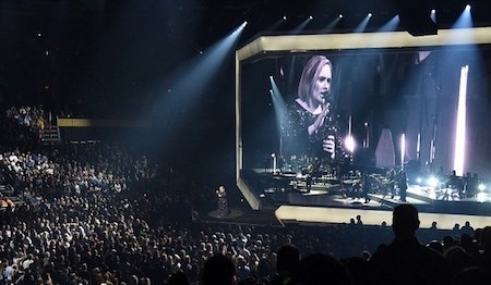 Adele là giọng ca “đỉnh” nhất năm 2016 - 3 Adele cũng gặt hái được nhiều thành công từ việc đi tour