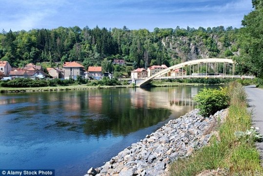 Kho báu trị giá hơn 60 tỷ USD của Hitler sắp được tìm thấy? - 4 Kho báu trị giá hơn 60 tỷ USD của Hitler sắp được tìm thấy? - 4