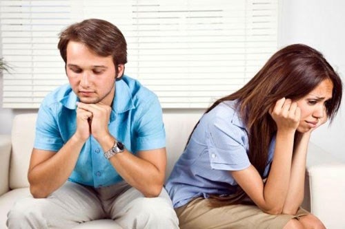 Những lý do ly hôn lãng xẹt nhất thế giới - 5
Tôi kết hôn năm 19 tuổi, lúc đó tôi vẫn chưa thực sự muốn kết hôn nhưng chồng tôi thì khăng khăng đòi cưới. Giờ tôi 21 tuổi thì chồng đòi ly hôn vì anh ấy đã “nghĩ lại”.