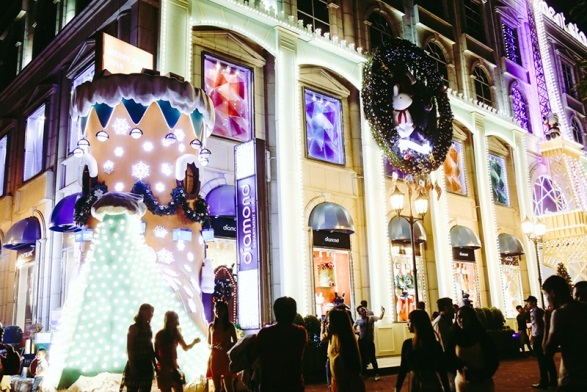 Sài Gòn rộn ràng chào đón Giáng sinh ấm - 4 Gần Vincom Đồng Khởi, Diamond Plaza cũng đã lung linh chào Giáng sinh
