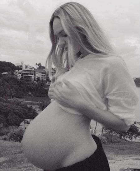 Thiên thần nội y lớn tiếng đòi quyền lợi cho các bà mẹ - 4 Chia sẻ của Candice Swanepoel cũng là “tiếng lòng” của nhiều bà mẹ