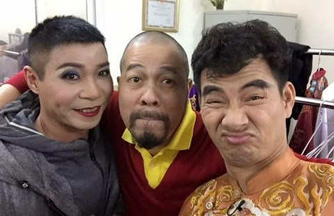 NSƯT Đức Hùng “bật mí” về trang phục của “cô Đẩu” trong Táo quân 2017 - 5 NSƯT Đức Hùng “bật mí” về trang phục của “cô Đẩu” trong Táo quân 2017 - 5