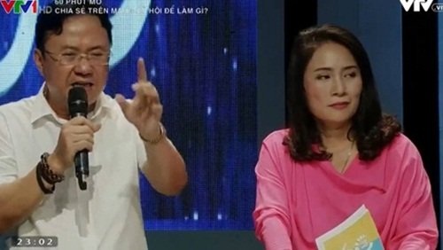 Lý giải sức hút khủng khiếp của MC Phan Anh - 6 Phan Anh đã có những chia sẻ về quan hệ của mình với MC Tạ Bích Loan và nhà thơ Hồng Thanh Quang, xóa tan sức ép dư luận đang dồn vào 2 người