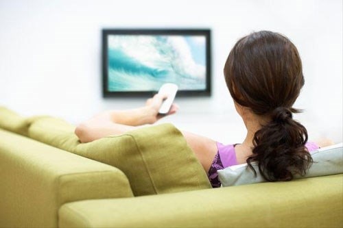 Những lý do ly hôn lãng xẹt nhất thế giới - 6
Chồng tôi muốn ly hôn vì tôi thích xem tivi hơn là cùng anh đi đến các bữa tiệc, trông chừng anh khi anh say.
