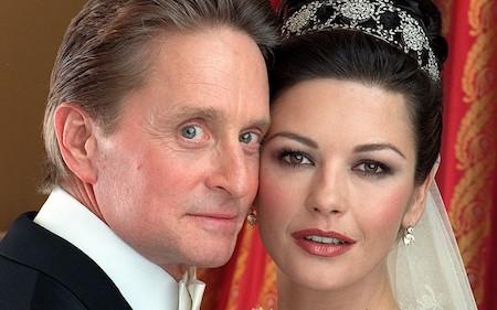Sao phim “Bản năng gốc” lém lỉnh kể chuyện “cưa” vợ - 5 Michael Douglas và Catherine Zeta Jones là một trong những cặp đôi vàng tại Hollywood