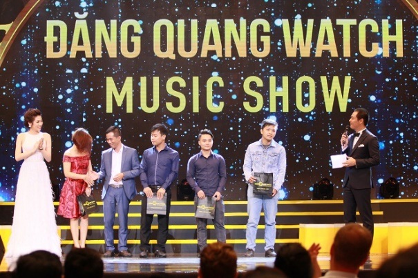 MC Phan Anh và dàn sao khủng bất ngờ xuất hiện tại sự kiện ca nhạc - 5 MC Phan Anh và dàn sao khủng bất ngờ xuất hiện tại sự kiện ca nhạc - 5