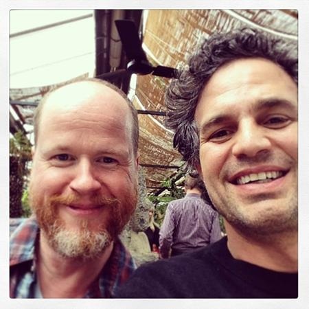 Khi các sao cực nhắng nhít trên phim trường - 6 “Hulk” Mark Ruffalo hết sức hiền lành khi đứng bên đạo diễn của bom tấn “Avengers: Age of Ultron”, Joss Whedon