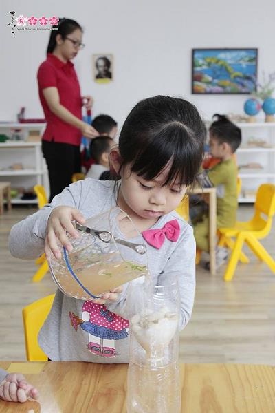 Ba mẹ áp dụng phương pháp giáo dục Montessori tại nhà thế nào? - 5 Ba mẹ áp dụng phương pháp giáo dục Montessori tại nhà thế nào? - 5