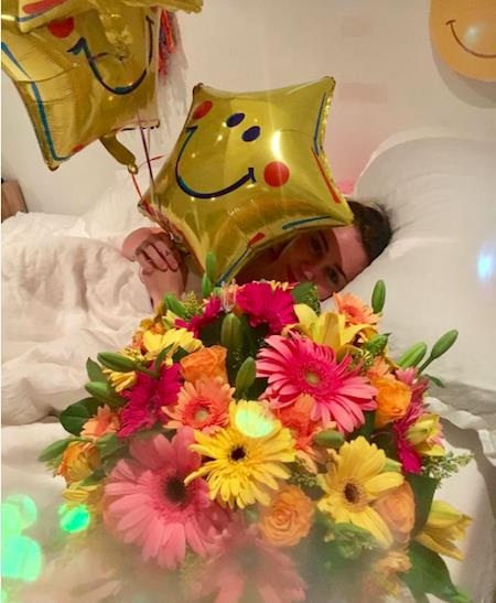 Miley Cyrus mừng rơn vì được bạn trai tặng nhẫn “khủng” - 5 Miley Cyrus đã nhận được những món quà đặc biệt…