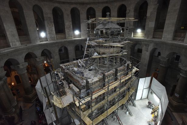 Công trình khai quật ngôi mộ (Ảnh: Barcroft)