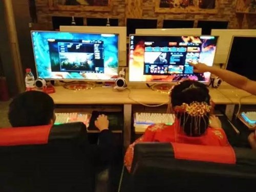 Cô dâu chú rể mải ‘đánh điện tử’... quên cả giờ cưới - 6