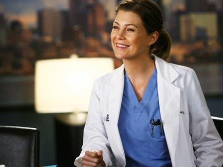 Lộ bảng lương siêu “khủng” của các sao - 6 Bộ phim truyền hình đình đám “Greys anatomy” của đài ABC cũng không hề “bạc đãi” ngôi sao chủ chốt Ellen Pompeo khi sẵn sàng chi ra tới 400.000 đô la Mỹ cho mỗi tập phim mà nữ diễn viên này góp mặt