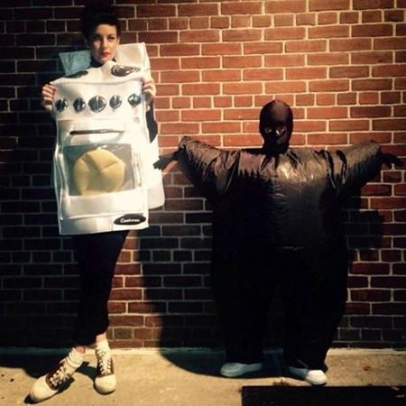 “Đã mắt” với loạt trang phục ấn tượng của các sao trong ngày Halloween - 6 Nữ diễn viên Liv Tyler đã hết sức nhập tâm để hóa thân thành một chiếc lò nướng với đầy đủ các nút bấm chức năng