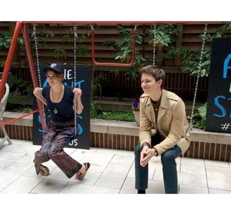 Khi các sao cực nhắng nhít trên phim trường - 7 Trong tác phẩm “The fault in our stars”, Shailene Woodley và Ansel Elgort là một đôi tình nhân khổ mệnh còn ở ngoài đời, cặp sao lại là một đôi bạn vui tươi và đầy lạc quan