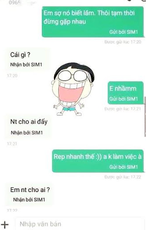 
Liên tiếp những câu hỏi được đặt ra đã đủ cho thấy sự thảng thốt, giật mình của anh chàng này khi đột nhiên vợ nhắn tin nhầm vào máy mình.
