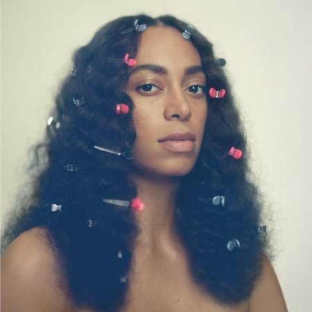 Được tờ Entertainment Weekly đánh giá là “toả ra vẻ đẹp của vũ trụ”, album “A seat at the table” của Solange chắc chắn là một sự lựa chọn không thể bỏ qua dành cho các tín đồ âm nhạc với điểm số từ giới phê bình lên tới 89/100