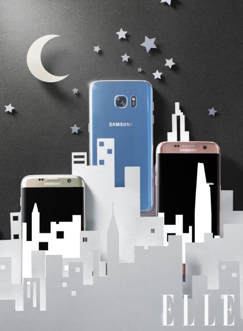Khi Galaxy S7 edge hóa thân thành "siêu mẫu" ảnh - 6 Xem những vũ công của đại gia đình Galaxy S7 edge tụ hội này. Bộ 3 đang nằm phơi sương giữa đêm đầy sao. Hơi sương và bụi ư? Chỉ là chuyện nhỏ với chuẩn kháng nước và bụi “siêu cấp” của đại gia đình này