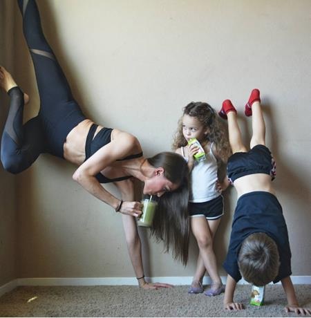 Mãn nhãn với chùm ảnh tập yoga của ba mẹ con - 7 Ba mẹ con thậm chí còn vừa tập vừa đùa nghịch vô cùng vui vẻ