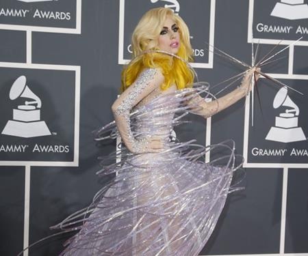 Những ngôi sao “nhỏ nhưng có võ” của làng giải trí thế giới - 8 Chiều cao thực sự của cô ca sĩ quái chiêu Lady Gaga cũng chỉ là 1m55