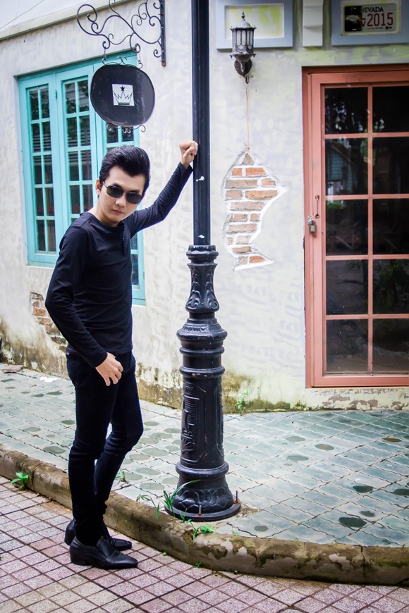 Với phong thái và cách diễn xuất tự tin, Á vương Ký Quốc Đạt trở nên thật nổi bật trong shoot ảnh thời trang.