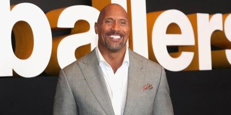 Những ngôi sao quyền lực nhất thế giới năm 2016 - 9 Xuất thân là đô vật chuyên nghiệp nhưng Dwayne Johnson lại hết sức có duyên với điện ảnh và liên tục góp mặt trong hàng loạt bộ phim như “Get smart”, “The rundown”, “Walking tall”, “Tooth fairy”, “Doom”, “Hercules”… Gần đây, bộ phim “Moana” do Dwayne Johnson tham gia lồng tiếng cũng đã càn quét các rạp chiếu và tiếp tục cho thấy sức hút không nhỏ của “The Rock”. Vượt qua hàng loạt tên tuổi đình đám khác của Hollywood, Dwayne Johnson mới chính là nam diễn viên có thu nhập cao nhất thế giới trong năm qua với 64.5 triệu đô la Mỹ.