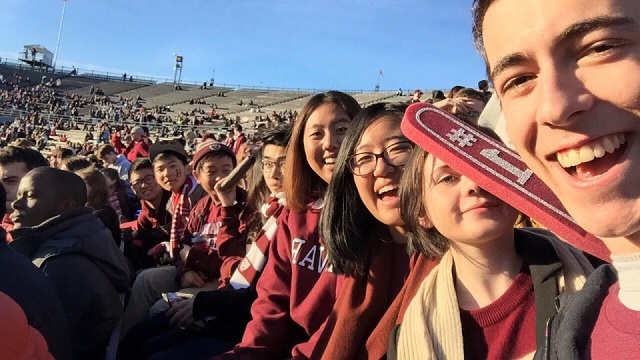“Sinh viên Harvard không phải thần đồng nhưng giàu đam mê” - 3
ĐH Harvard thường xuyên có hàng trăm, hàng nghìn sự kiện giao lưu, thể thao, học thuật, kết nối văn hóa, giải trí…