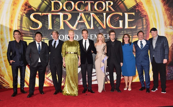 Sao Hollywood đẹp như mộng với váy kiêu sa - 9
Đoàn làm phim Doctor Strange hồi hộp chờ phản hồi từ khán giả khi phim công chiếu.