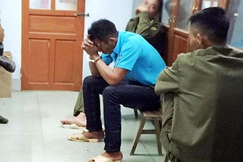 Vừa ra tù lại sát hại anh trai vì chiếc điện thoại - 1 Đối tượng Thắng tại cơ quan công an (Ảnh: H.T)