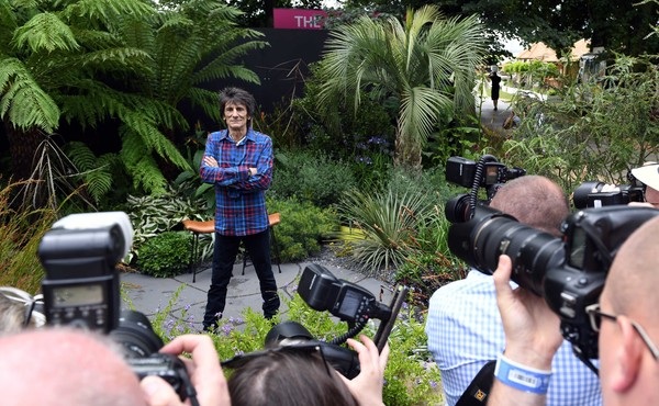 Rocker 69 tuổi khoe 2 con mới sinh - 6
Sở hữu khối tài sản lên tới 90 triệu đô la, ca sỹ kỳ cựu có thể chu cấp thoải mái cho các con của mình.