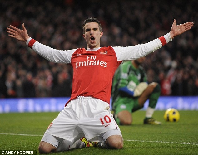 Welbeck và những người từng phục vụ cả Arsenal lẫn MU - 22
Van Persie có 8 năm khoác áo Arsenal