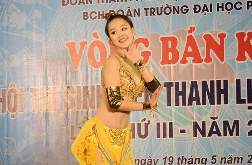 Những chân dài đa-zi-năng nổi đình đám trên mạng xã hội - 7
Hải Thu rất mê múa bụng
