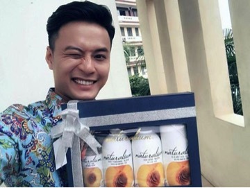 Hai 'soái ca' Mạnh Trường, Hồng Đăng tặng quà cho vợ yêu. - 5