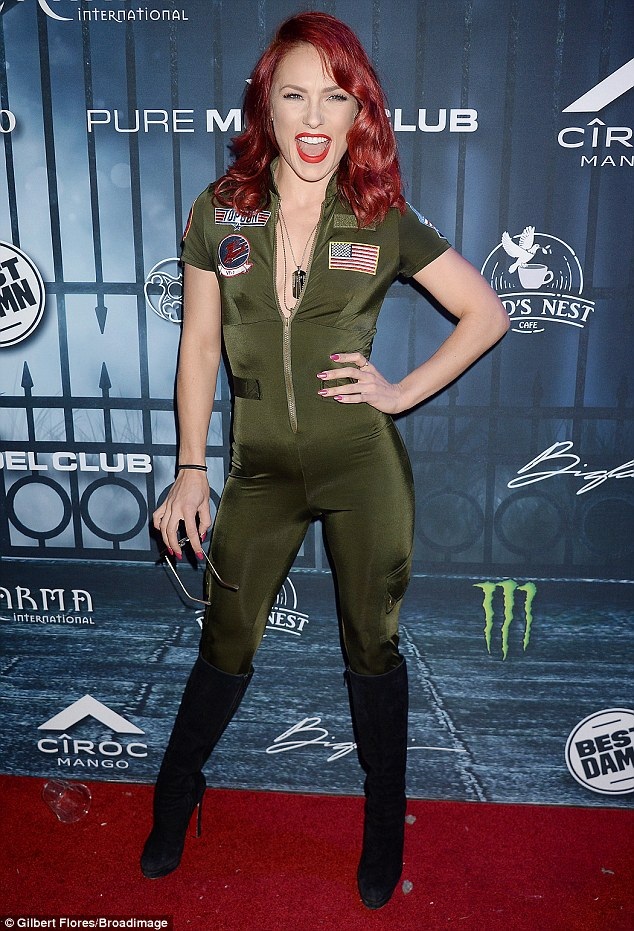 Sao tưng bừng đón Halloween - 7
Vũ công Sharna Burgess