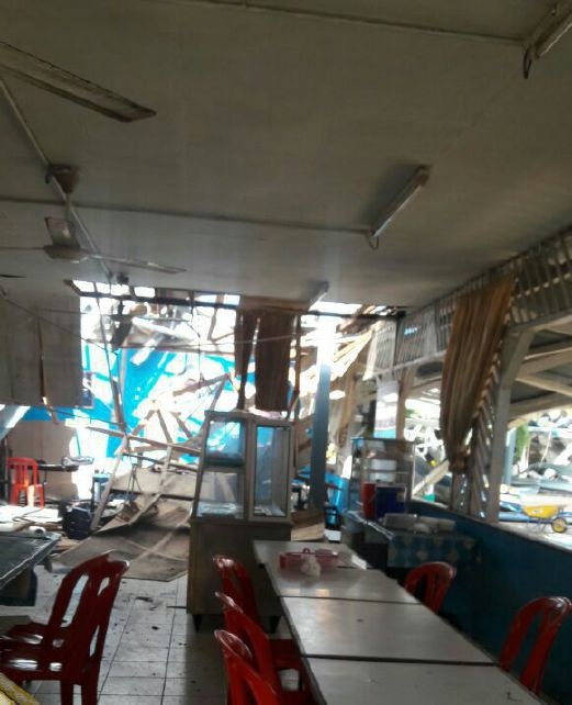 
Một số hạ tầng của trường học hư hại sau vụ tai nạn. (Ảnh: NST)
