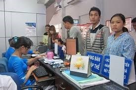 Nên cho người lao động nghỉ Tết Nguyên đán dài ngày - 1 Hành khách mua vé tại ga Sài Gòn
