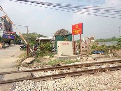 Hà Nội: Tàu hỏa tông ô tô, 5 người tử vong, 2 người nguy kịch - 8 Hà Nội: Tàu hỏa tông ô tô, 5 người tử vong, 2 người nguy kịch - 8
