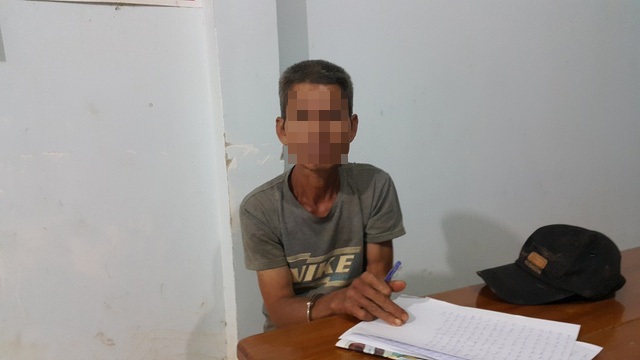 Vụ nổ súng giết 3 người ở Đắk Nông: Tạm giữ 1 nghi can - 1
Nghi can H.V.Th. đang bị tạm giữ tại UBND xã Đắk Ngo