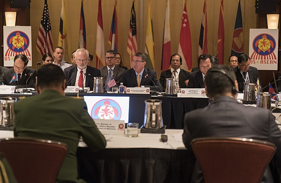 Mỹ giới thiệu các sáng kiến an ninh hàng hải mới với ASEAN - 1
Hội nghị không chính thức Bộ trưởng Quốc phòng Mỹ - ASEAN. (Ảnh: AsiaMaritime)