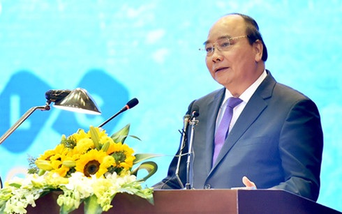 Thủ tướng: Vĩnh Phúc phải "3 cùng" với doanh nghiệp - 1
Thủ tướng mong muốn Vĩnh Phúc nghiên cứu, vận dụng, phát huy tiềm năng để vươn lên trở thành một đầu tàu kinh tế phát triển với tốc độ nhanh nhất trong nhiệm kỳ này. (Ảnh: VOV)