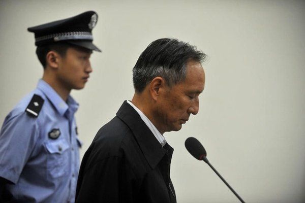 Bi hài bồ quan tham quyết không giao nhà tang vật - 1 Bi hài bồ quan tham quyết không giao nhà tang vật - 1
